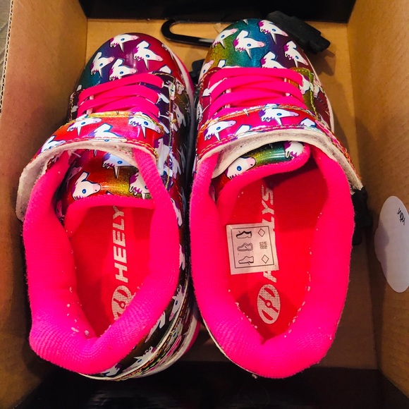 girls pink heelys